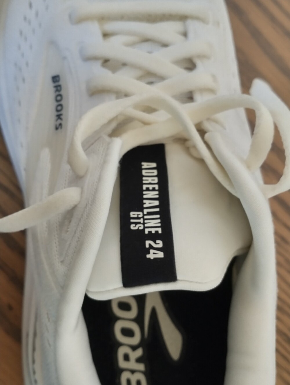Brooks Women's Adrenaline GTS 24 White Running Shoes Size 8.5 - Picture 14 of 16
